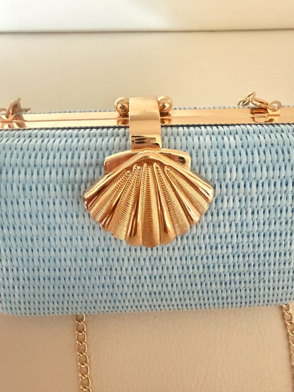NWT TOMMY BAHAMA LIGHT BLUE WOVEN SHELL CLASP CLUTCH HANDBAG W GOLD CHAIN STRAP - Picture 7 of 7